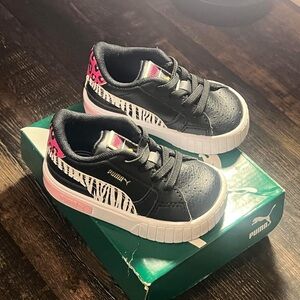 Brand: Puma
Color: Black with white and pink accents|ZEBRA
lightly worn